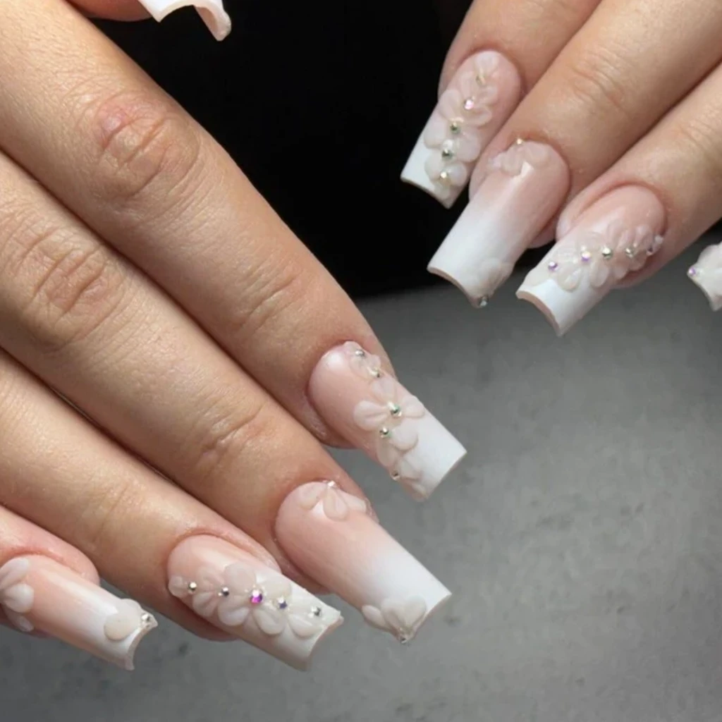TheEmmzie Nails logo